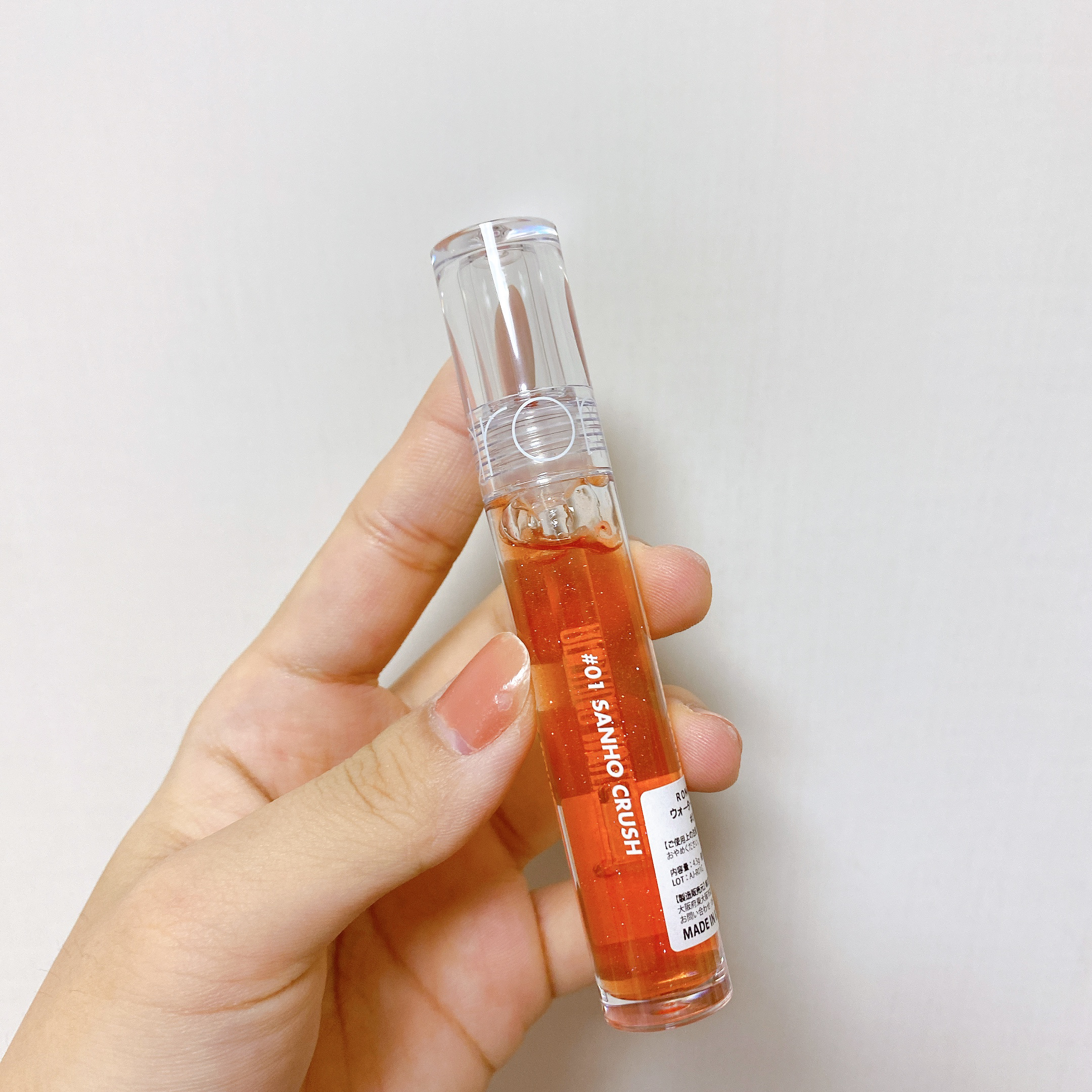 グラスティングウォーターグロス 01 サンゴ・クラッシュ/rom&nd/リップグロスを使ったクチコミ（1枚目）
