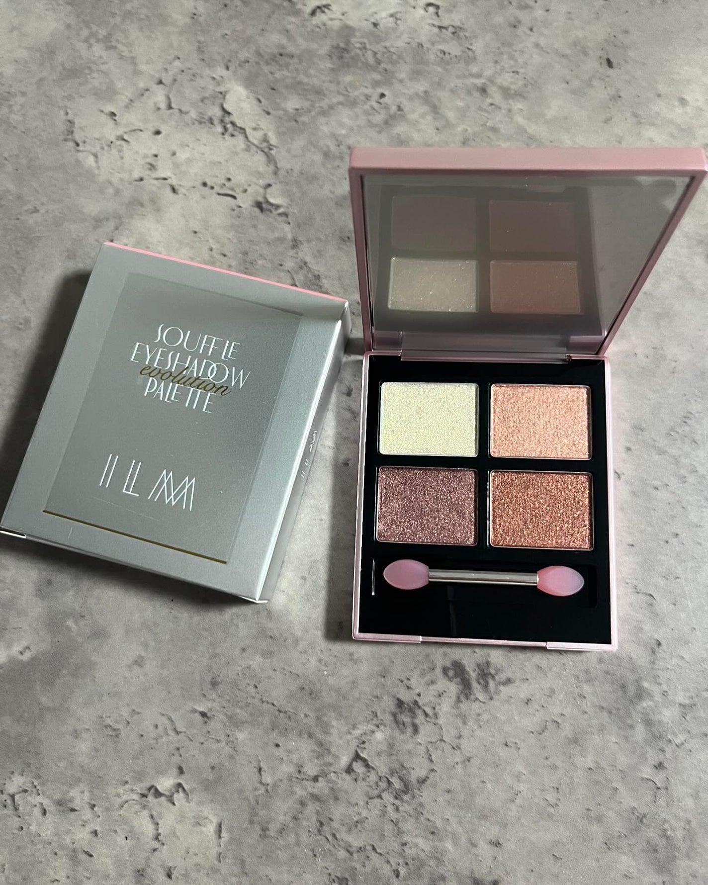 ひよこぱいせん🐥 on LIPS 「ILMアイシャドウパレット\指塗りでまぶたに上品な艶と煌めきを..」(2枚目)