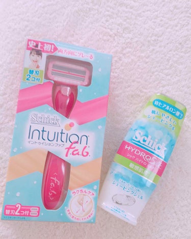 シック Schick イントゥイション ファブ ホルダー 替刃2コ付 (替刃1コは本体に装着済み) 女性 カミソリ/シック/シェーバーを使ったクチコミ（1枚目）