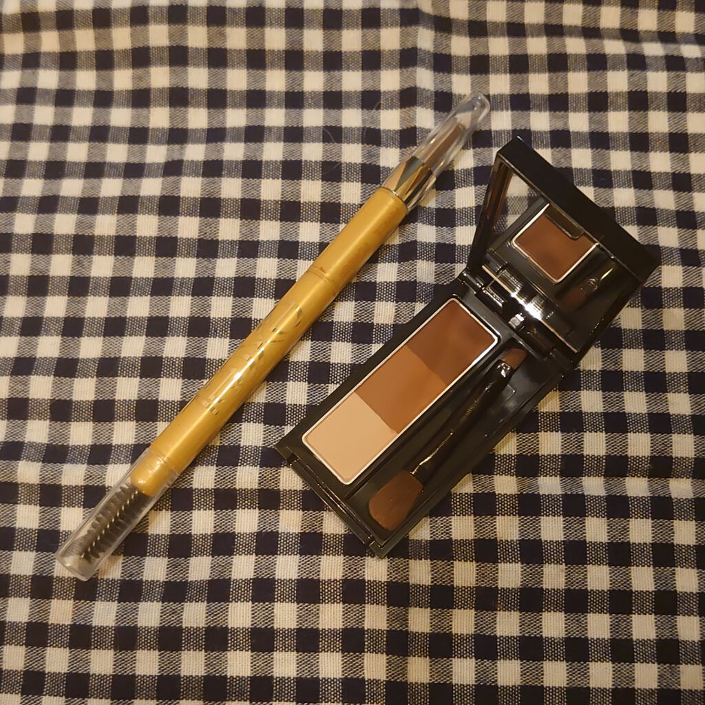 眉毛上手く描けるようになりたい。