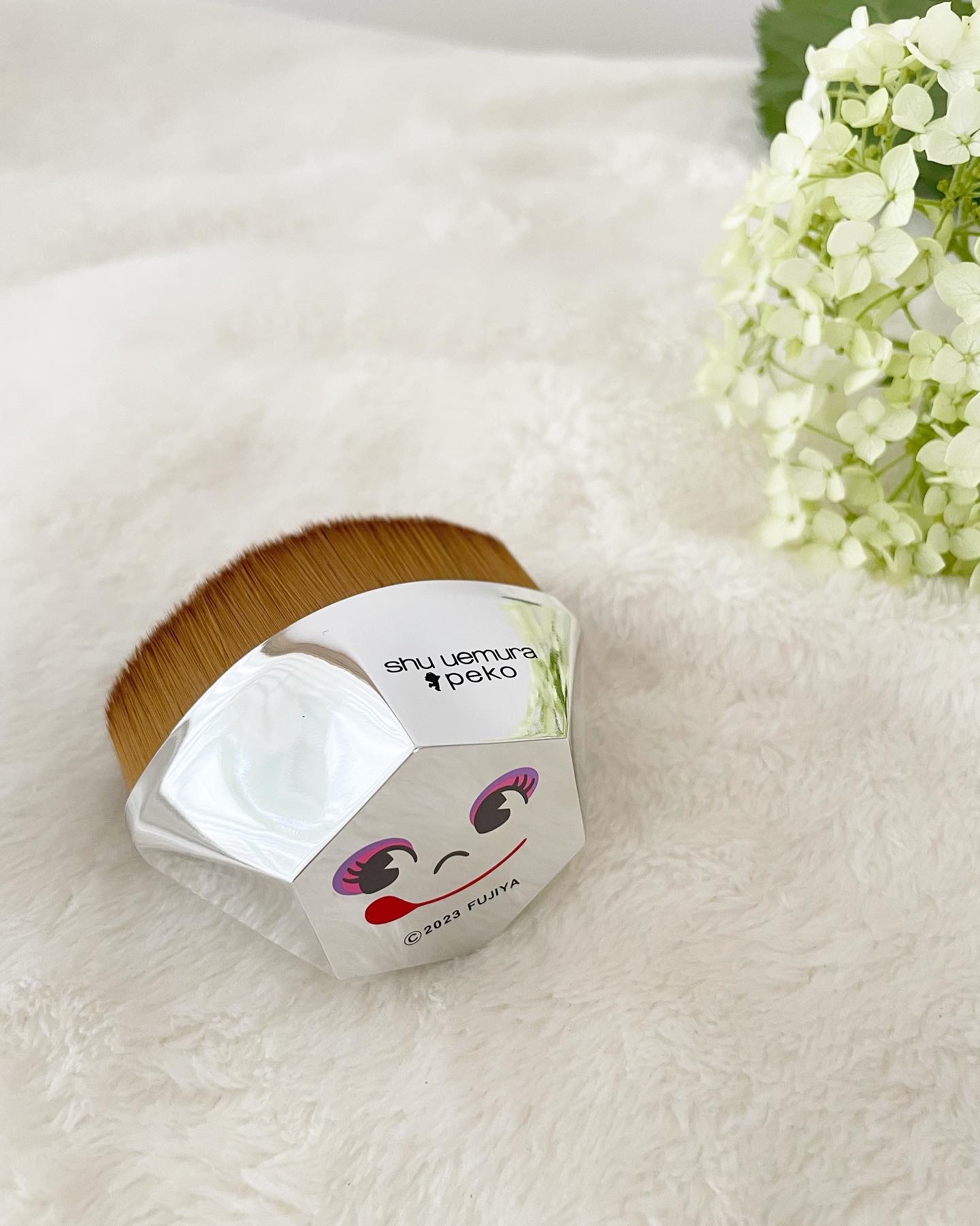 ペタル 55 ファンデーション ブラシ 限定デザインV（シュウ ウエムラ × ペコ コレクション）/shu uemura/メイクブラシを使ったクチコミ（1枚目）