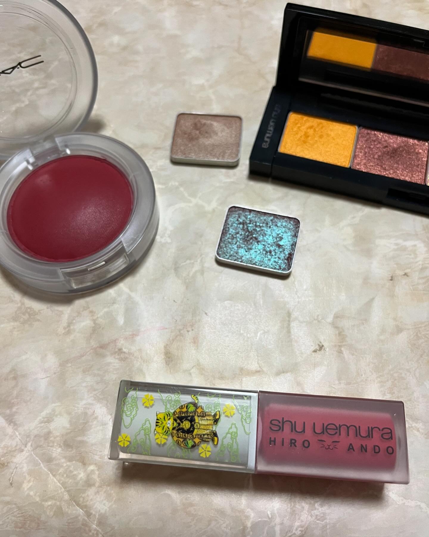 プレスド アイシャドー（レフィル） P ウォームイエロー 355/shu uemura/単色アイシャドウを使ったクチコミ（1枚目）