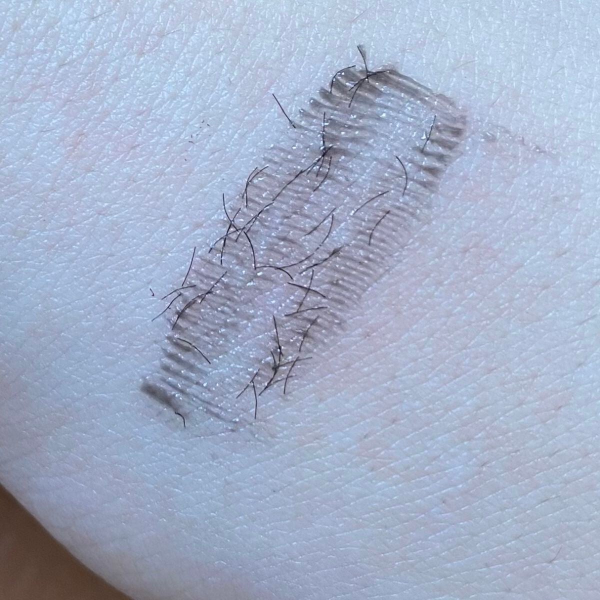 ももな on LIPS 「自然まつ毛が盛れる!マスカラをつけているようには見えない仕上が..」(3枚目)