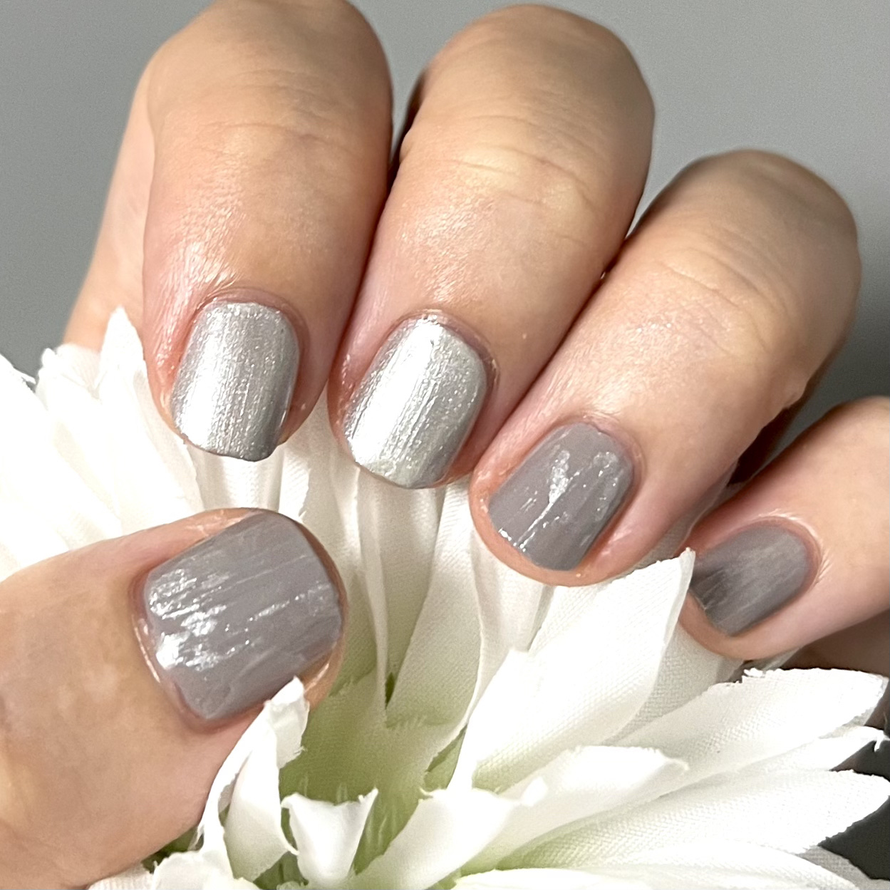 グレーネイルのネイルデザイン | TMネイルポリッシュA｜crayontouch-me