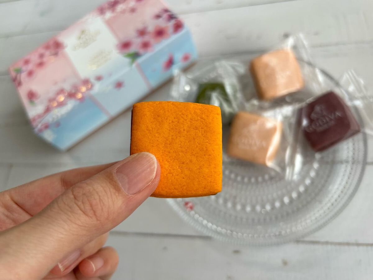 nana@フォロバ100 on LIPS 「お花見の差し入れにも🌸
GODIVAサブレショコラ桜サクッと焼..」(4枚目)