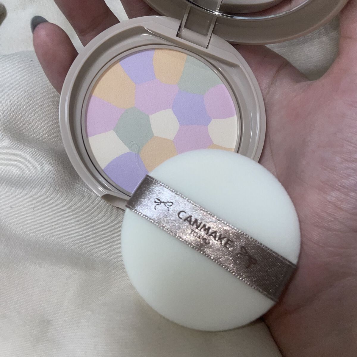 マシュマロフィニッシュパウダー　～Abloom～/キャンメイク/プレストパウダーを使ったクチコミ（3枚目）