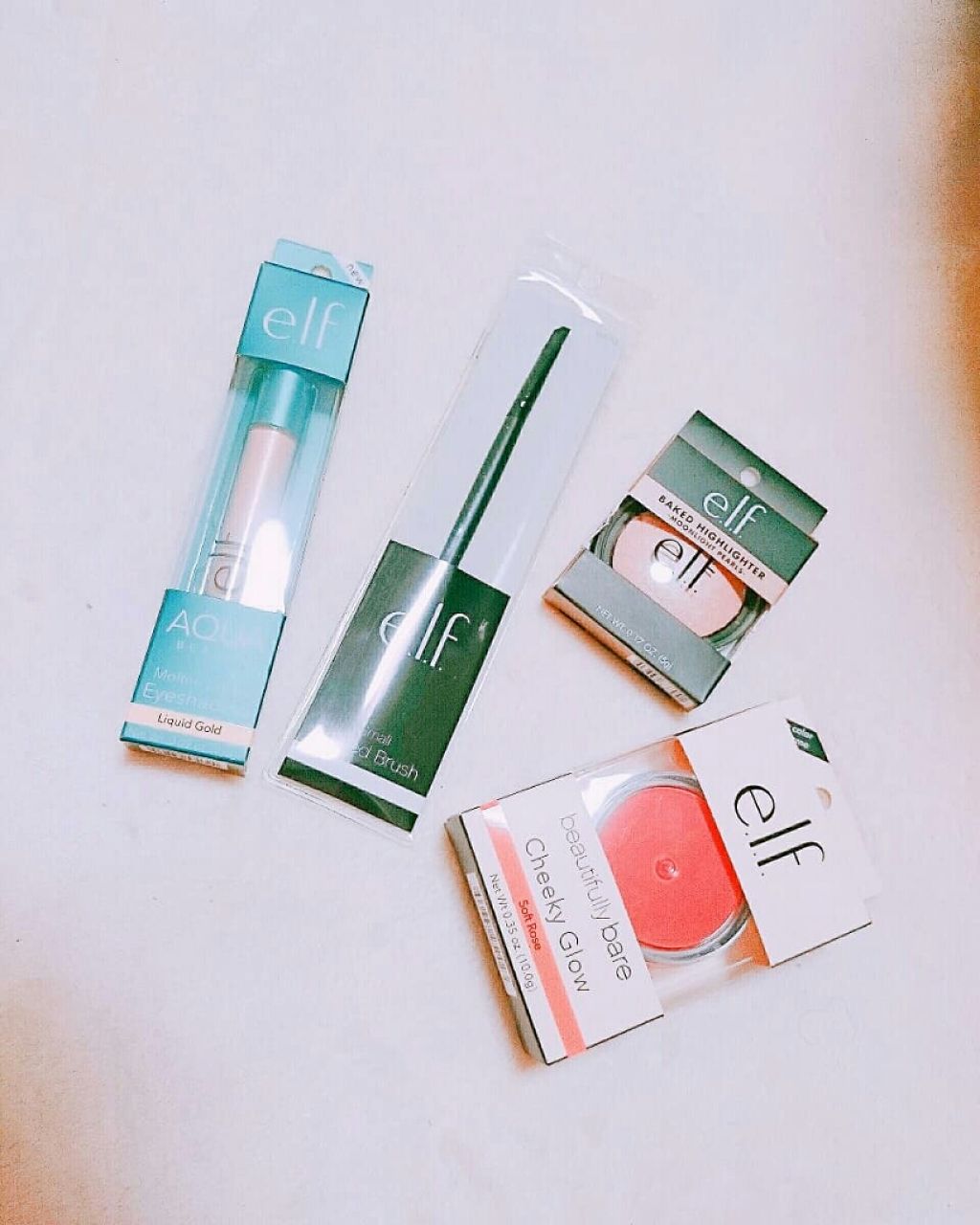 e.l.f. Cosmetics ベイクド ハイライター & ブラッシュのクチコミ「elfのハイライト
最初使ったとき指にもブラシにも色がのらなくて使ってなかったけど、表面を削っ.....」（1枚目）