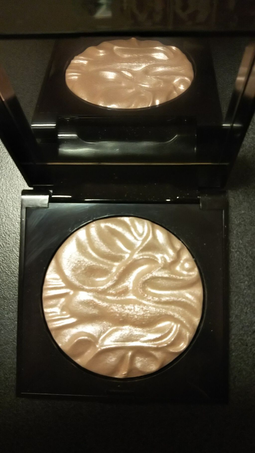 フェイスイルミネーター/ローラ メルシエ/パウダーハイライトを使ったクチコミ（1枚目）