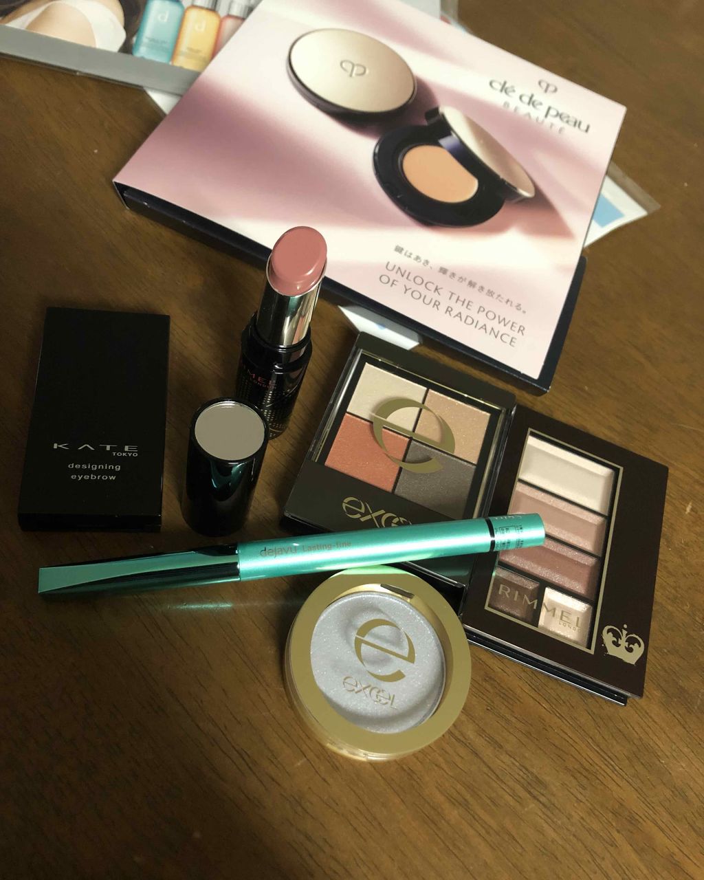 シャイニーシャドウ N/excel/単色アイシャドウを使ったクチコミ（1枚目）