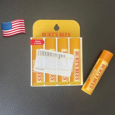 BURT'S BEES ハニーリップバームのクチコミ「BURT'S BEESのハニーリップバーム🍯

🇺🇸のお土産でもらって本当に愛用しているリップ.....」（1枚目）