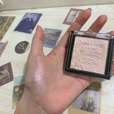 MegaGlo Highlighting Powder/wet 'n' wild/ハイライトを使ったクチコミ（1枚目）