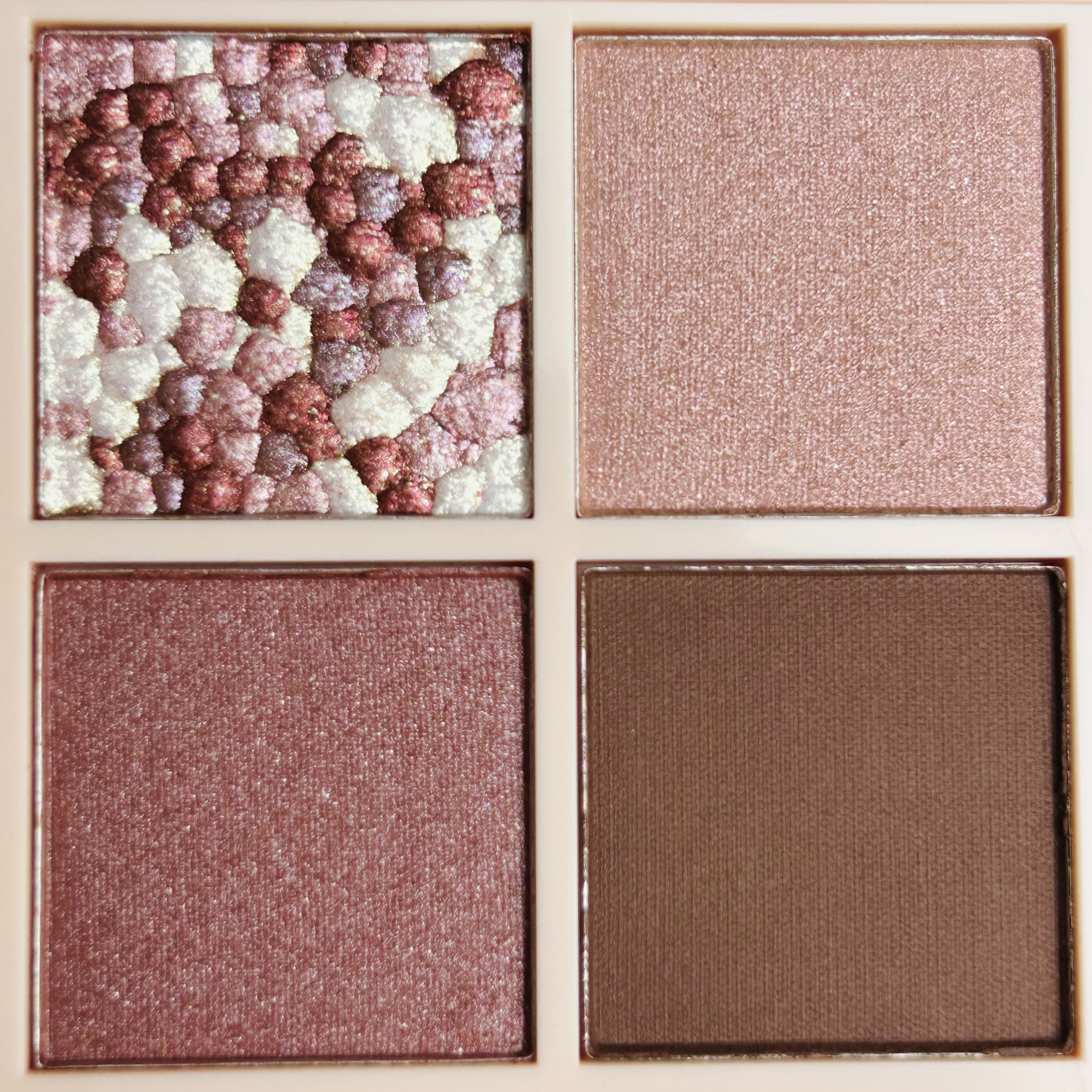 レブロン ダズル アイシャドウ クアッド/REVLON/アイシャドウパレットを使ったクチコミ（2枚目）