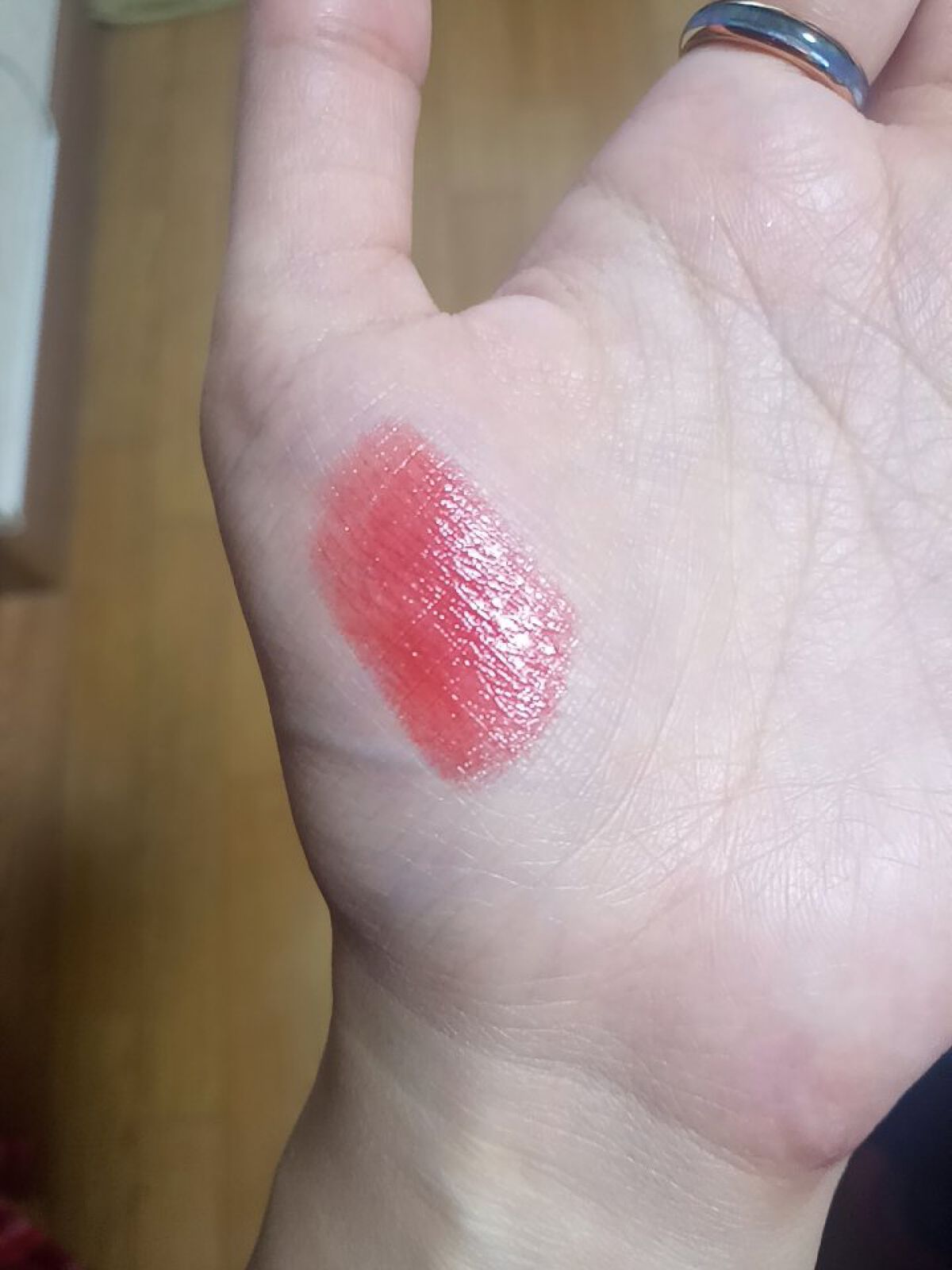 ララブーケ ルージュグロッシー RD-04 フラッシュレッド/TWANY/口紅を使ったクチコミ（2枚目）