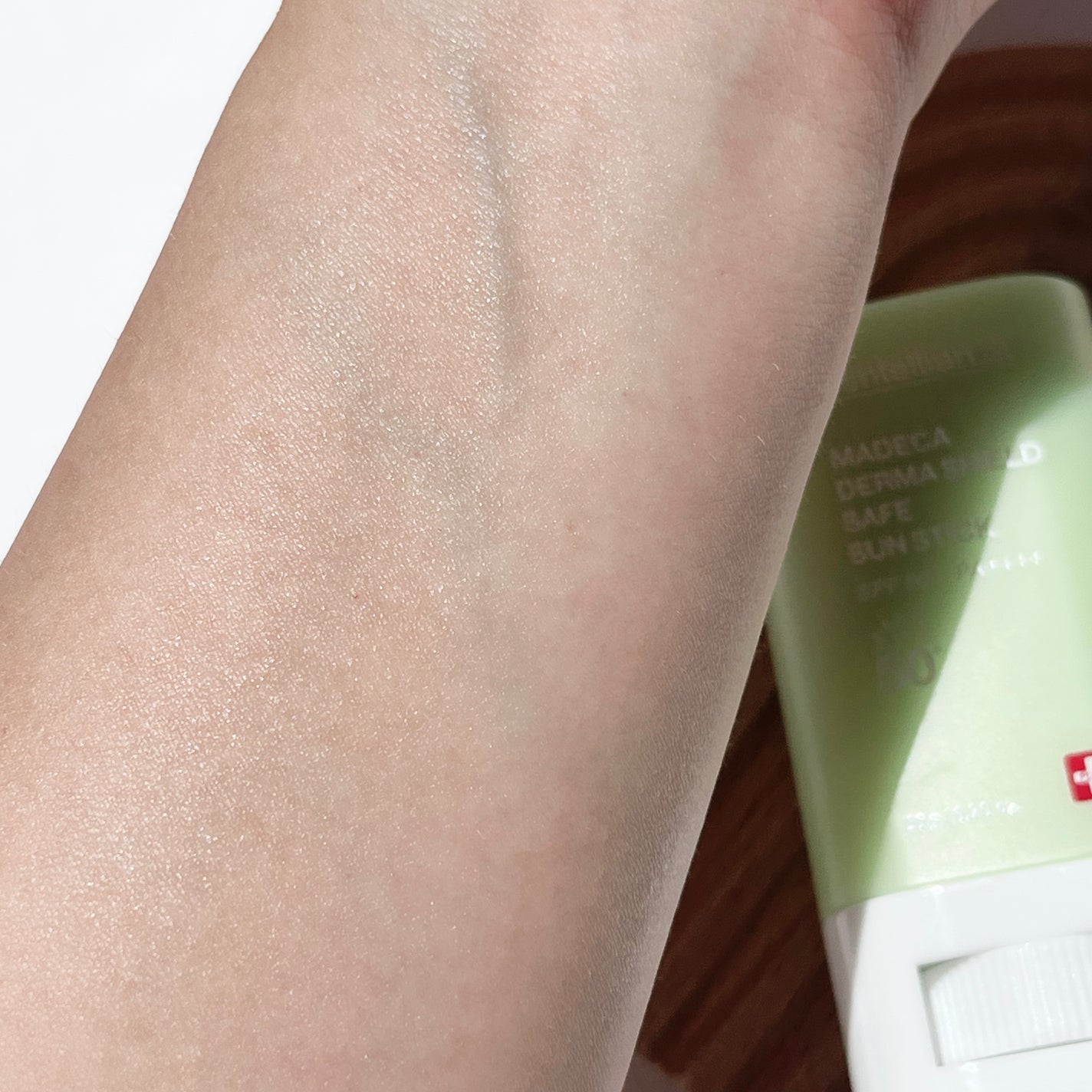 マデカダーマシールド セーフサンスティック(SPF50+ PA++++)/センテリアン24/日焼け止めスティックを使ったクチコミ(3枚目)