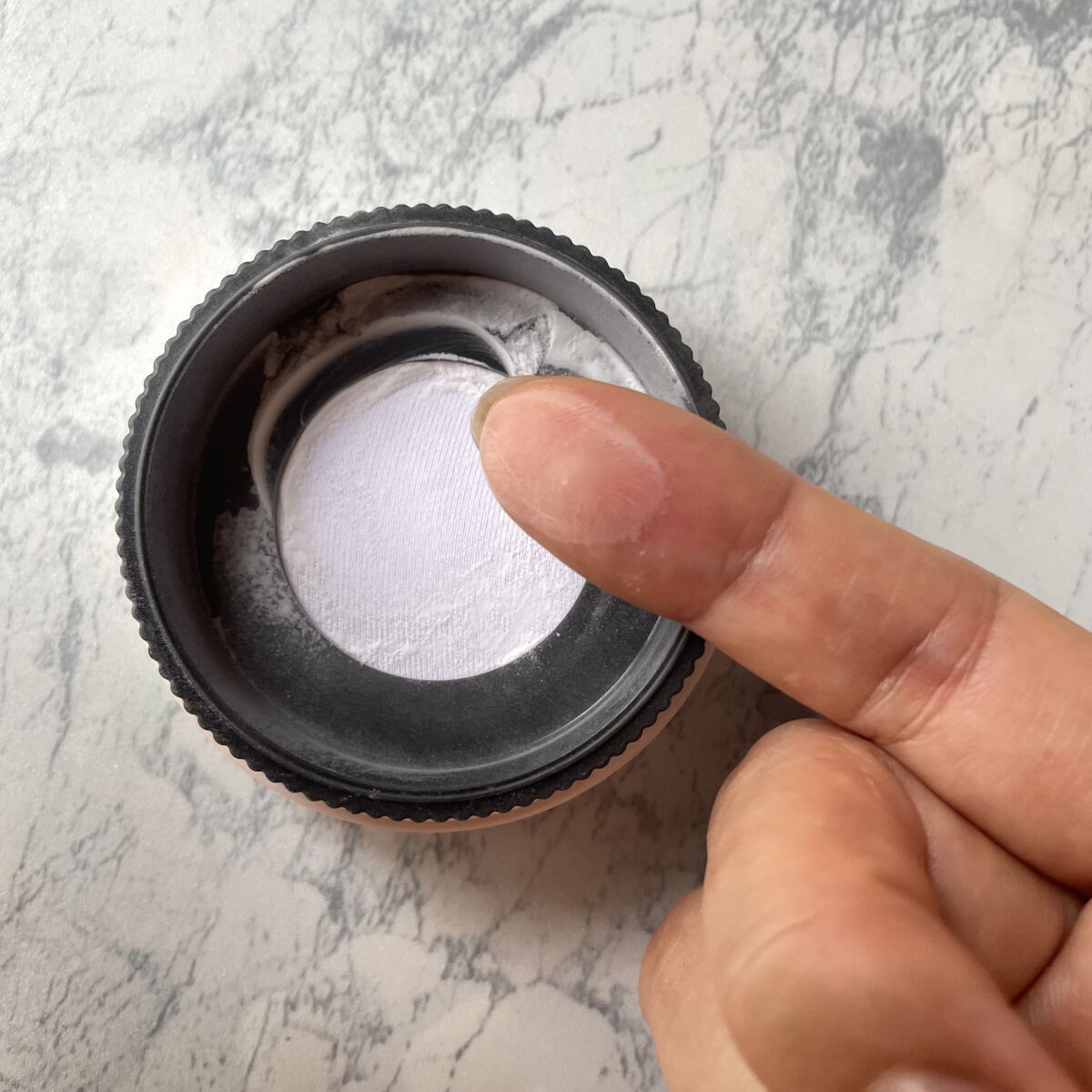 ポアブラー パウダー/innisfree/ルースパウダーを使ったクチコミ（3枚目）