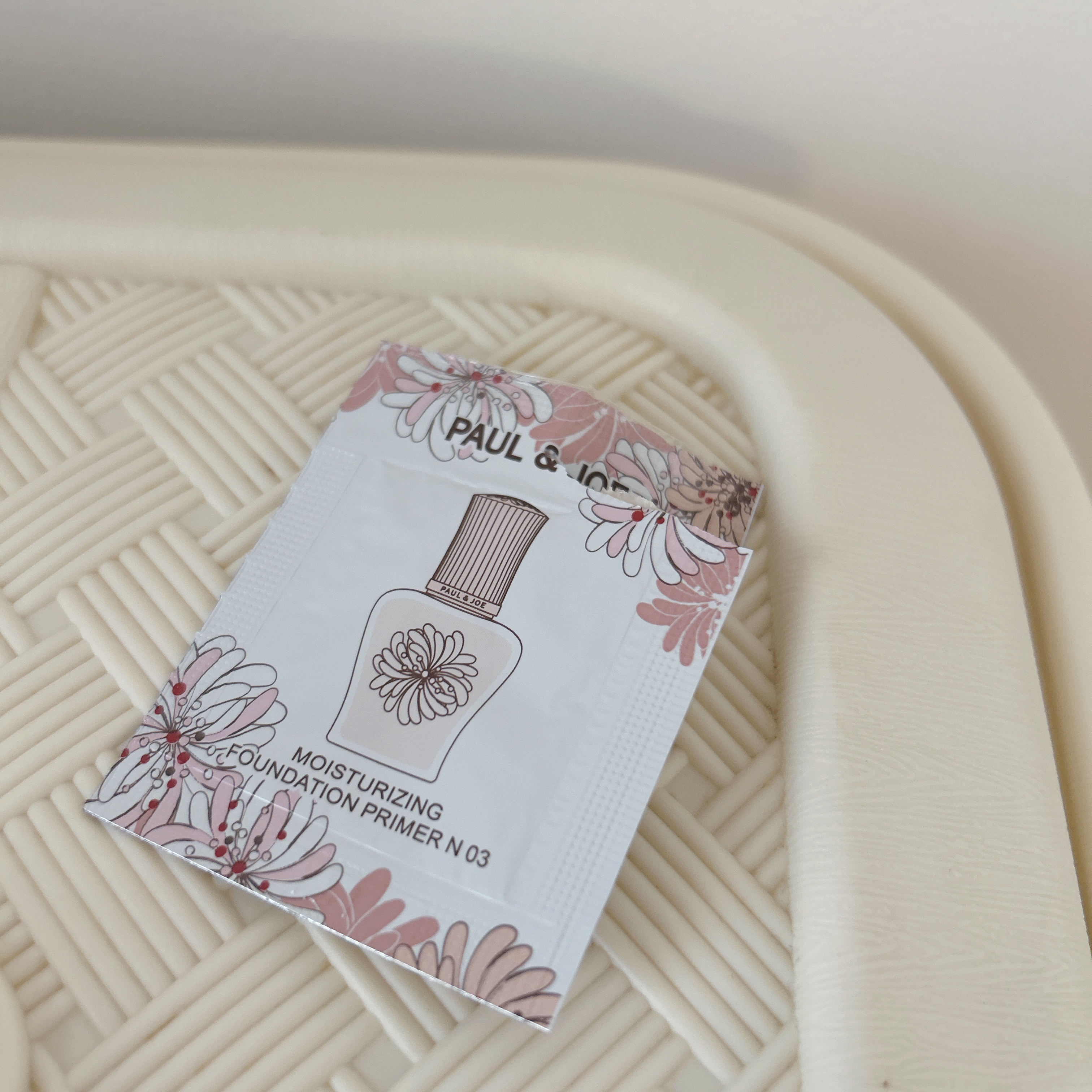 モイスチュアライジング ファンデーション プライマー 03/PAUL & JOE BEAUTE/化粧下地を使ったクチコミ（1枚目）