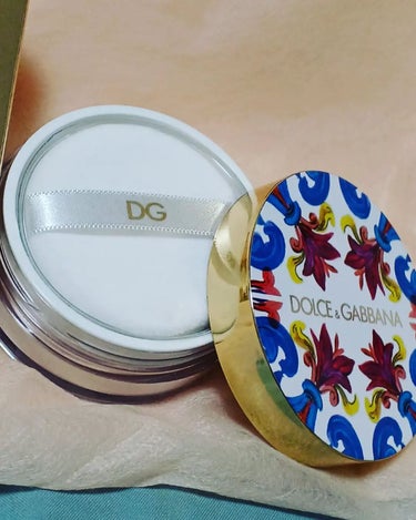 ソーラーグロウ トランスルーセント ルースセッティングパウダー  1 CRYSTAL /DOLCE&GABBANA BEAUTY/ルースパウダーを使ったクチコミ（2枚目）