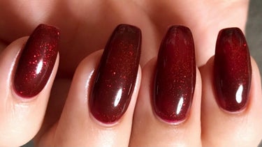 ジェルネイルです。
_( ˙꒳​˙ _ )


久しぶりに行ったキャンドゥで買いました
DARK RED という名前のジェルです。

透け感のある暗めの赤に、小さいラメが多めに入ったキレイな色で、潤いの