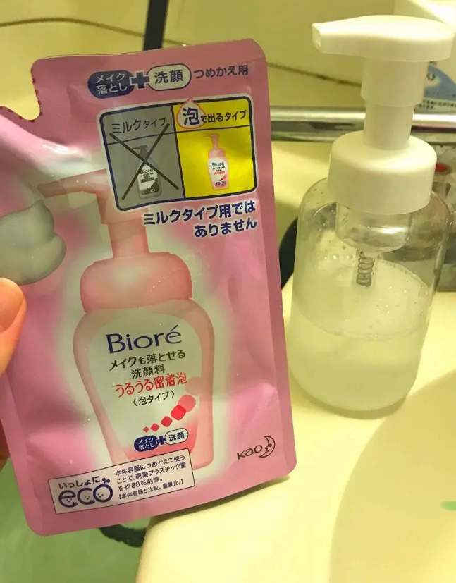 メイクも落とせる洗顔料 うるうる密着泡/ビオレ/泡洗顔を使ったクチコミ（1枚目）