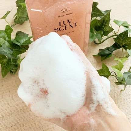 スクラブボディウォッシュ フラワーマーケット ホワイトチューリップ/LUV SCENT/ボディスクラブを使ったクチコミ(5枚目)