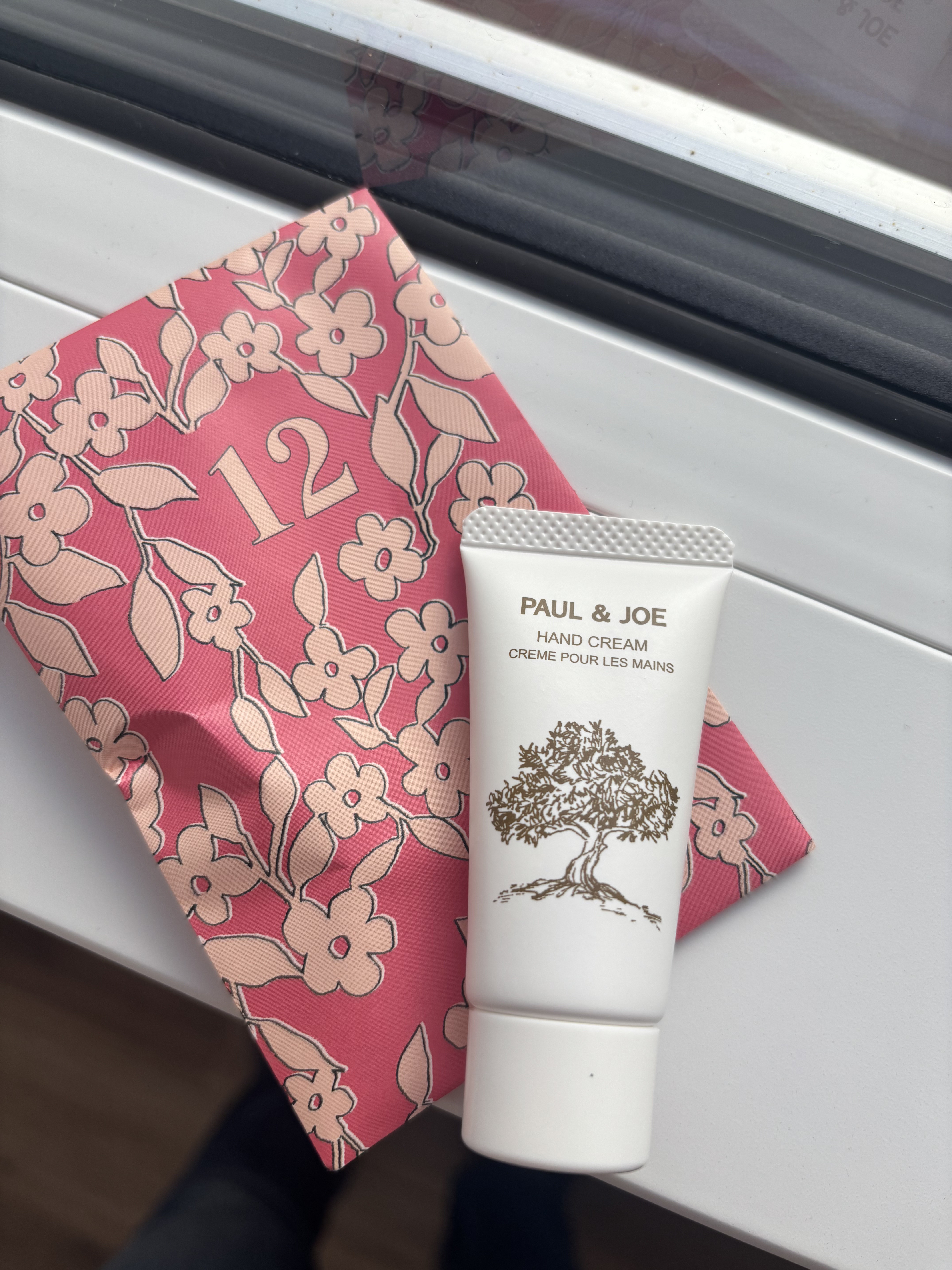 PAUL & JOE BEAUTE ハンド クリームのクチコミ「PAUL & JOE BEAUTE
メイクアップ コレクション 2022

アドベントカレンダ.....」（1枚目）