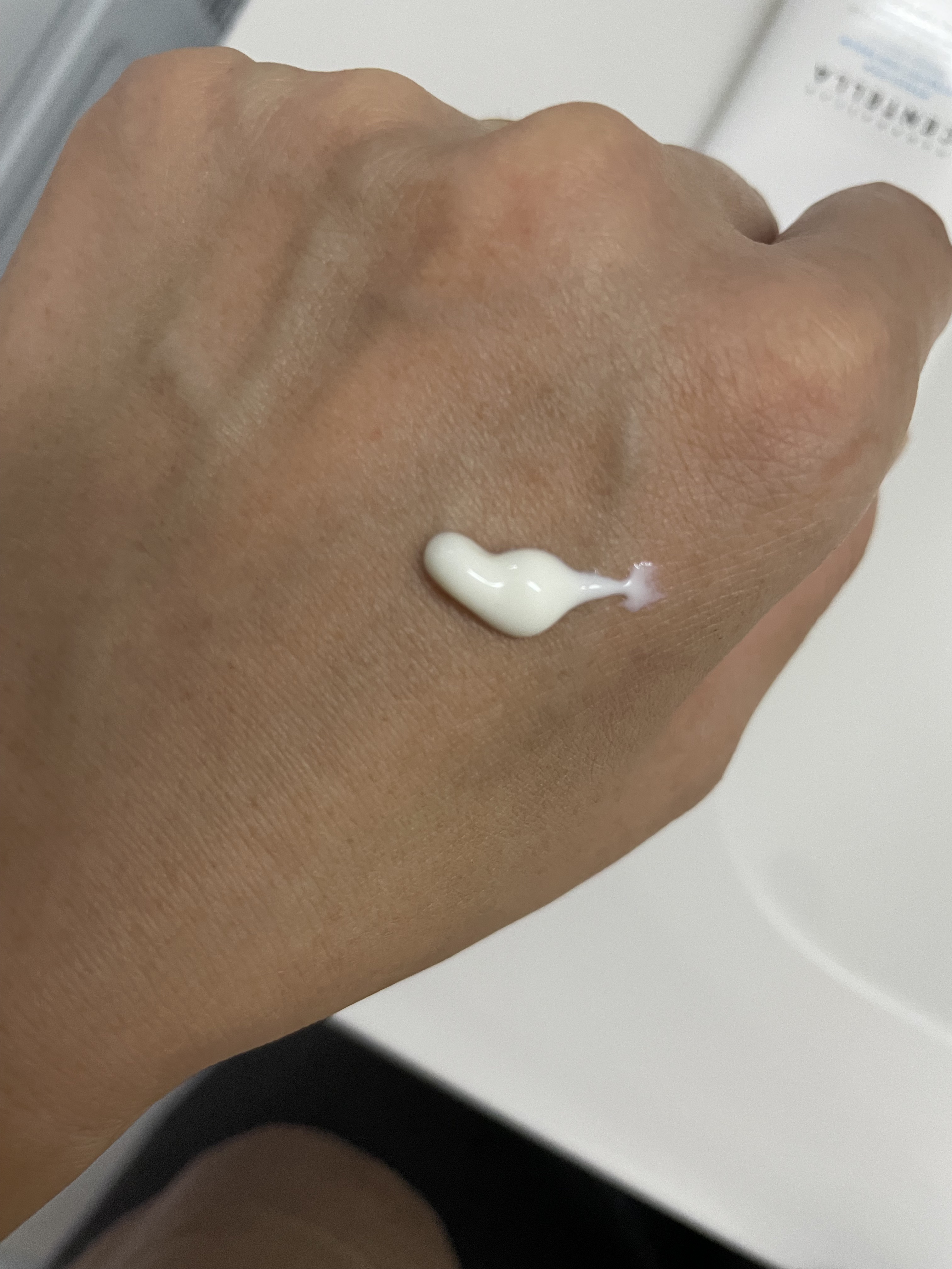 ヒアルーシカ ウォーターフィット サンセラム/SKIN1004/日焼け止めローションを使ったクチコミ（3枚目）