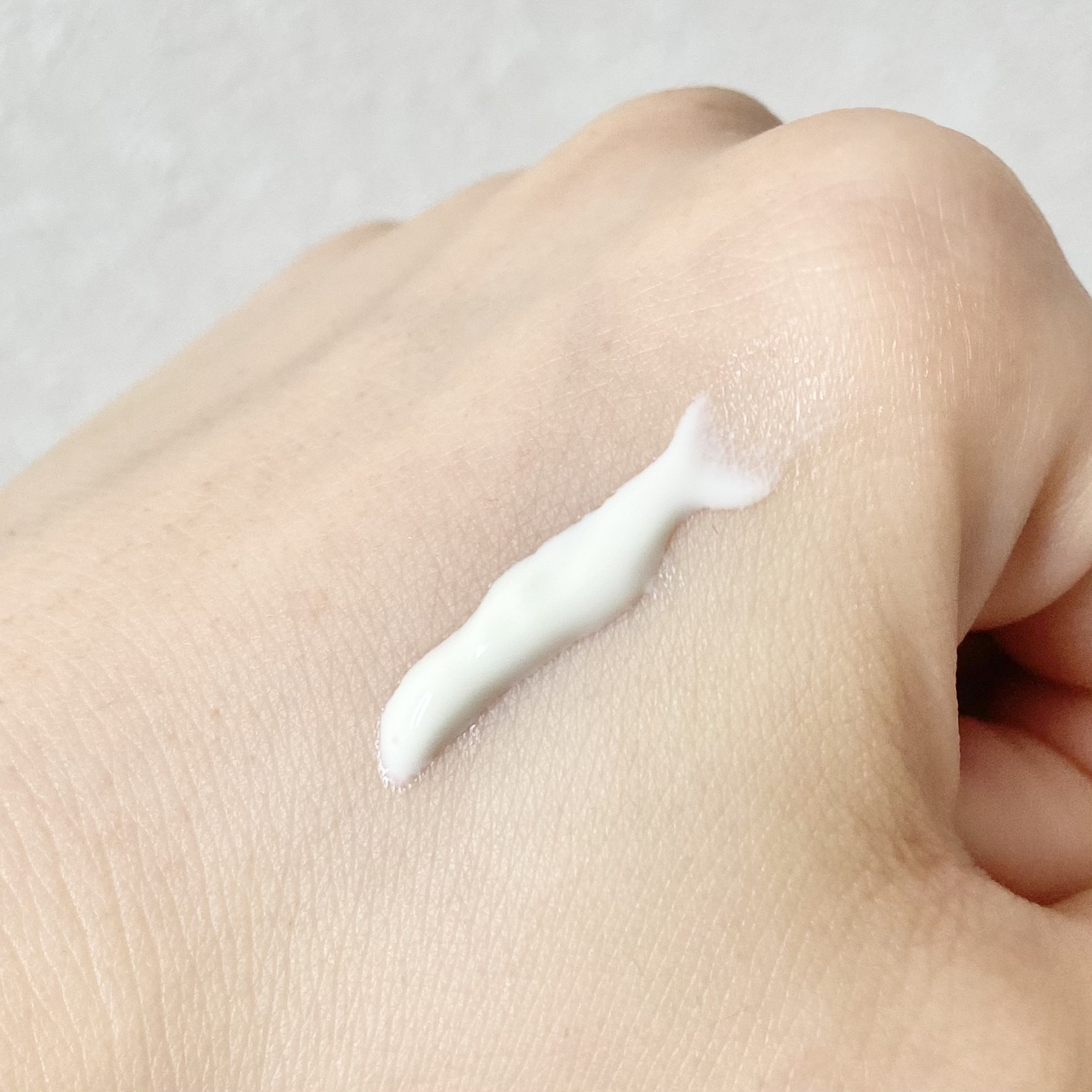 Sun Crush！UV essence 〜向日葵〜/Shiro no Sakura./日焼け止めクリームを使ったクチコミ（3枚目）