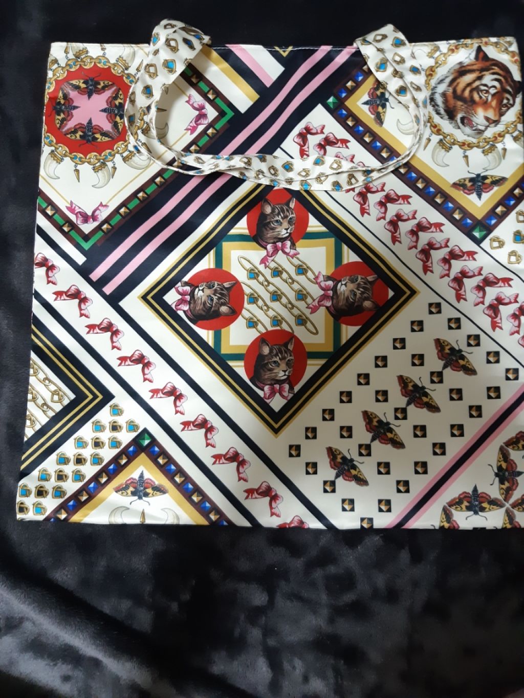 鍵しっぽヌコ(メンヘラ引きこもりニート) on LIPS 「ポールアンドジョーのポーチ購入致しました!結構前になりますが…..」(2枚目)