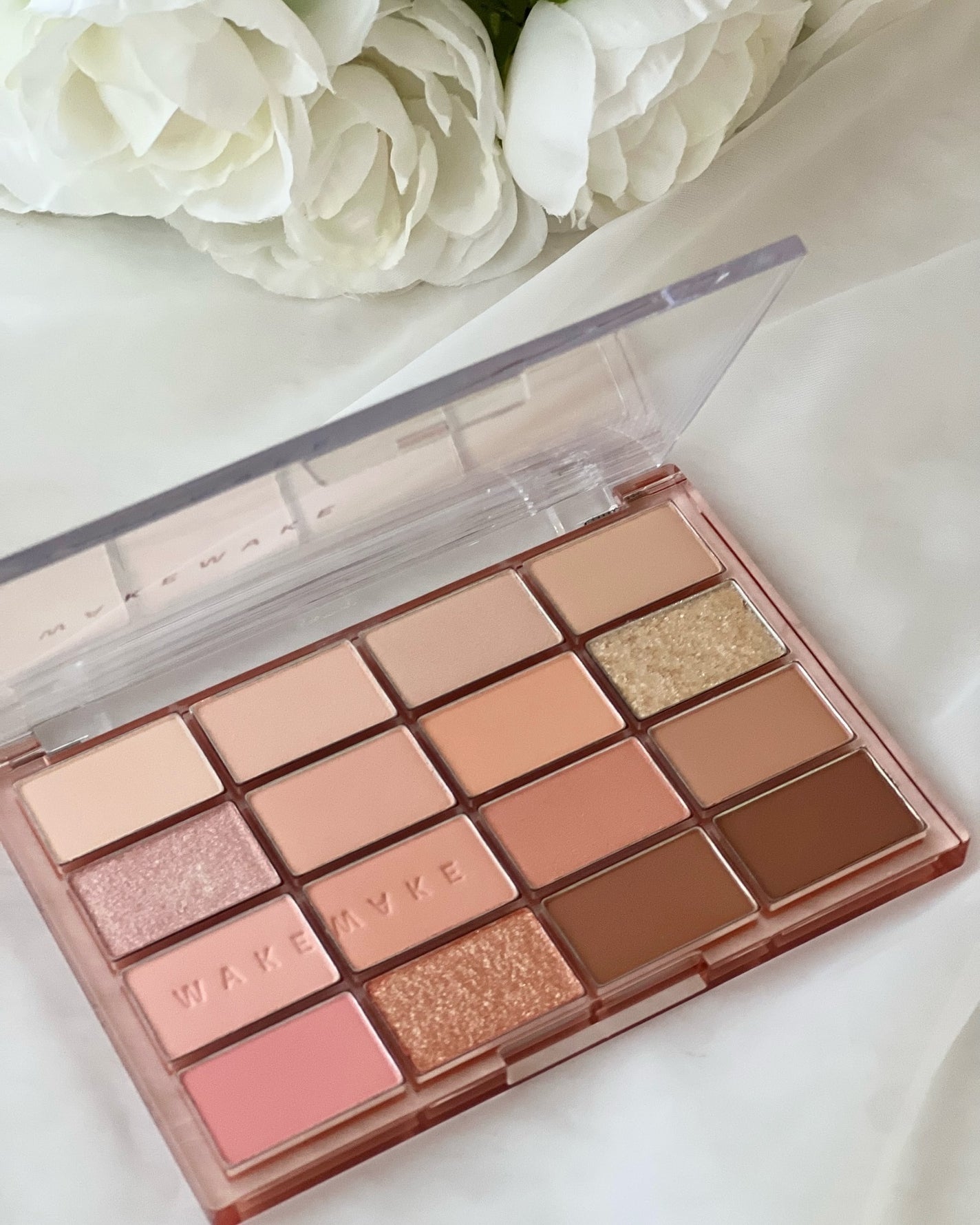 ソフトブラーリングアイパレット/wakemake/アイシャドウパレットを使ったクチコミ(2枚目)