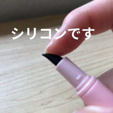 DAISO ガールズトレンド研究所 チークブラシのクチコミ「ダイソーで購入しました！

サンリオ　ハローキティのシリコンネイルアートペン

ペン先がやわら.....」（3枚目）