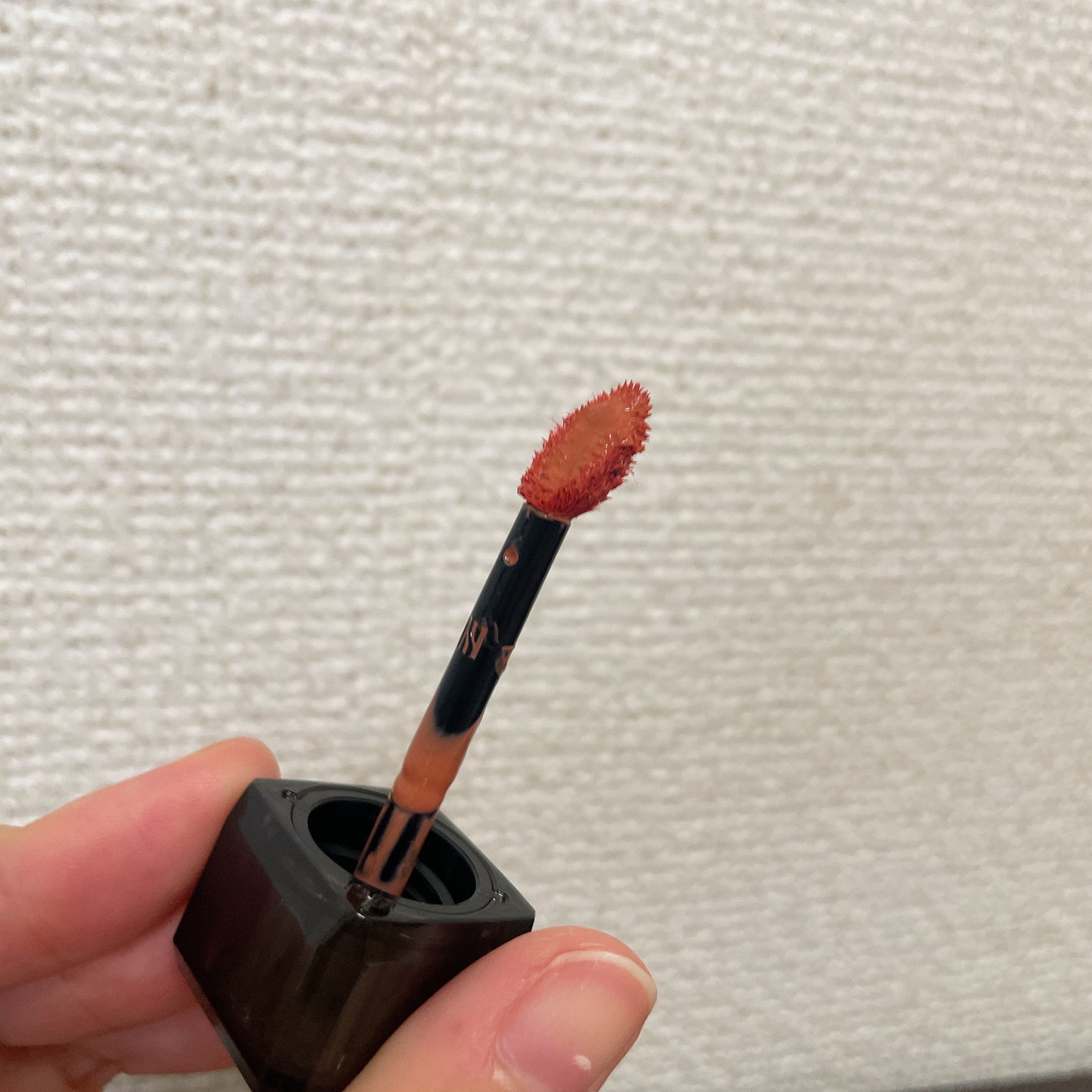 センシュアル フィッティング グロウ ティント/HERA/リップティントを使ったクチコミ(2枚目)