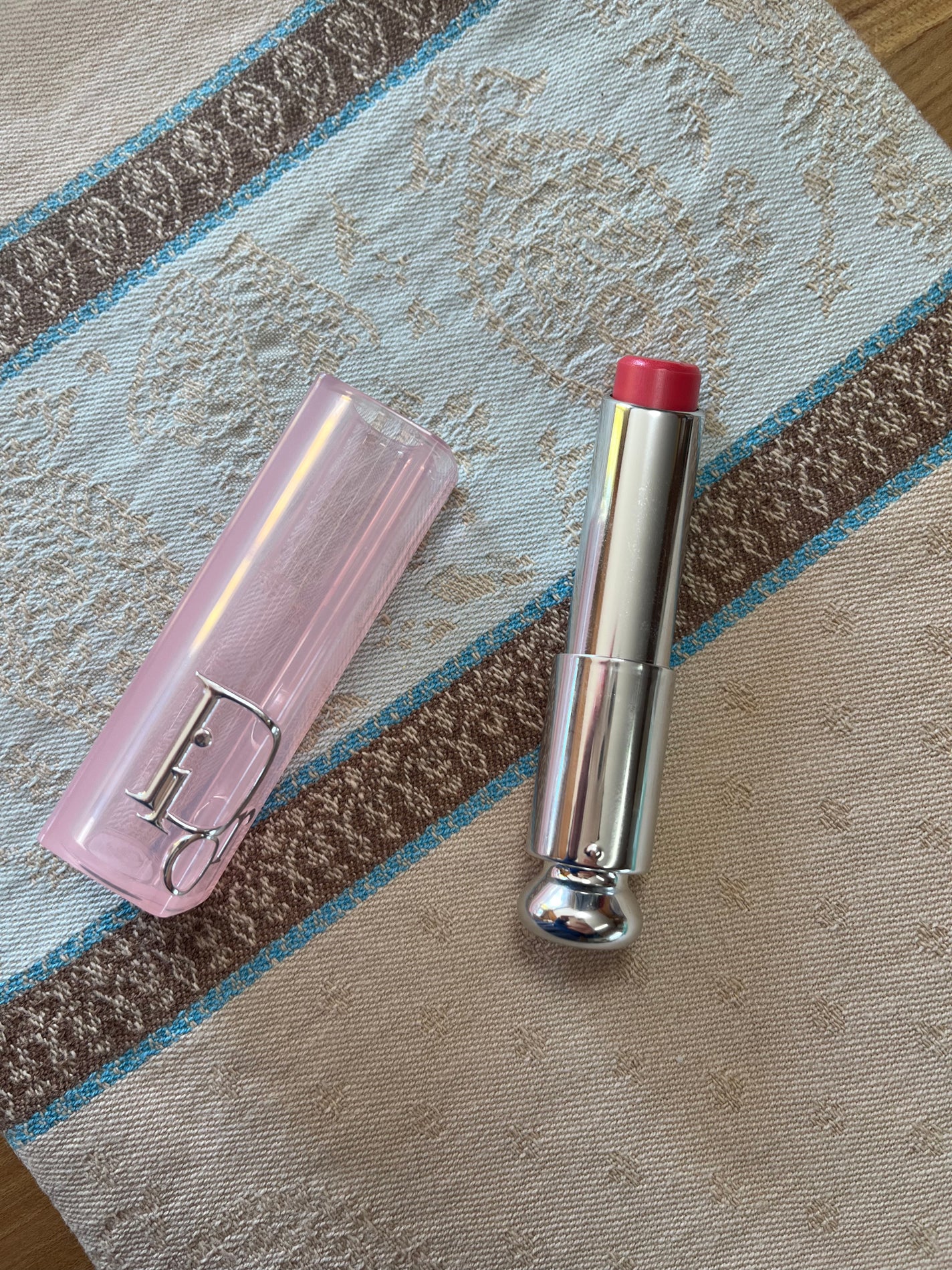 やや on LIPS 「リップグロウスティック💄グミ色🩷です少し唇荒れることもあるけど..」(1枚目)