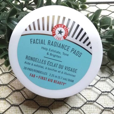 First Aid Beauty FACIAL RADIANCE PADSのクチコミ「
First Aid Beauty FACIAL RADIANCE PADS
ファーストエイド.....」（1枚目）