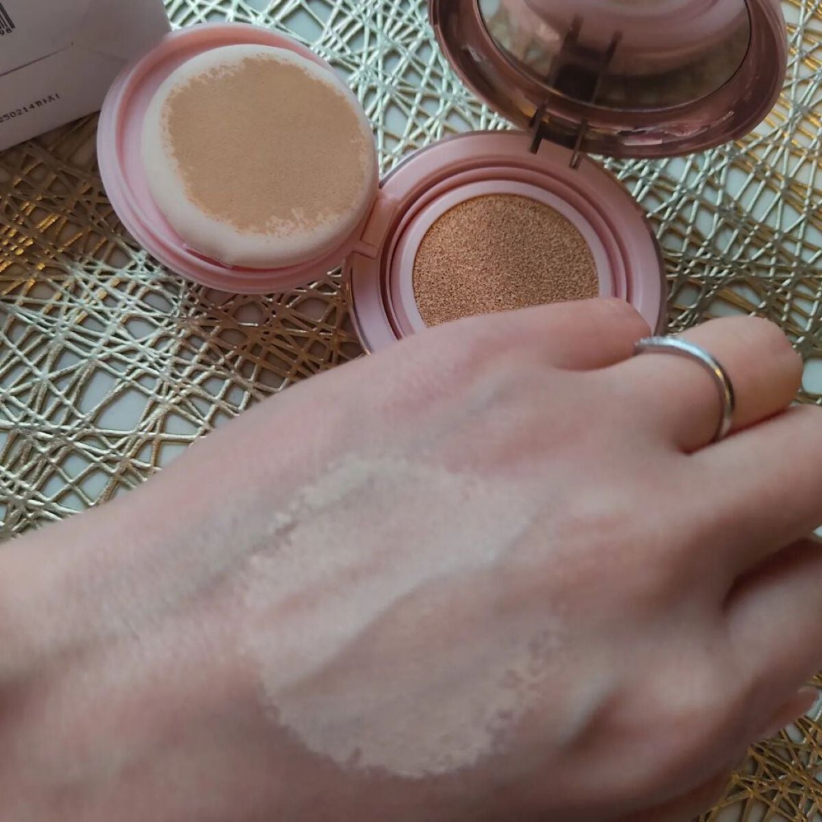 ハイパーカバーフィットクッション ピンク(桜エディション)/APRILSKIN/クッションファンデーションを使ったクチコミ(4枚目)