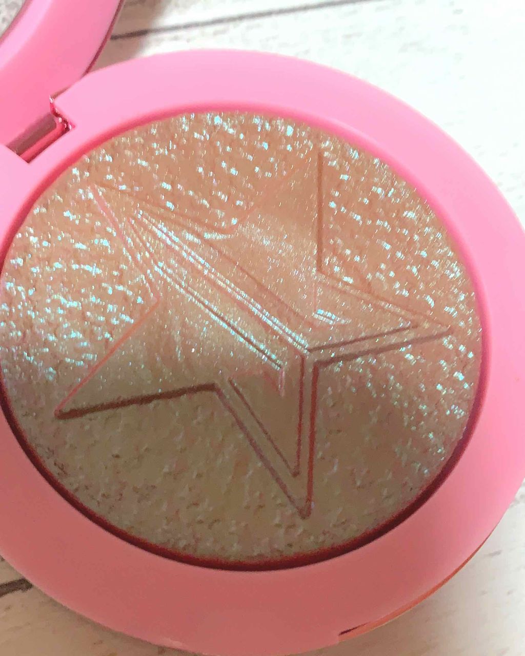 Jeffree star supreme frost/Jeffree Star Cosmetics/パウダーハイライトを使ったクチコミ（2枚目）