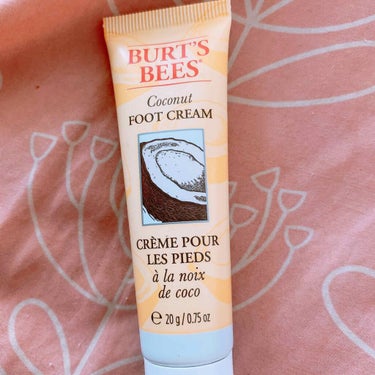 BURT'S BEES ココナッツフットクリームのクチコミ「ハワイで購入しました。
少しベタベタするテクスチャーです。
甘い匂いはしますが、私は気にならな.....」（1枚目）