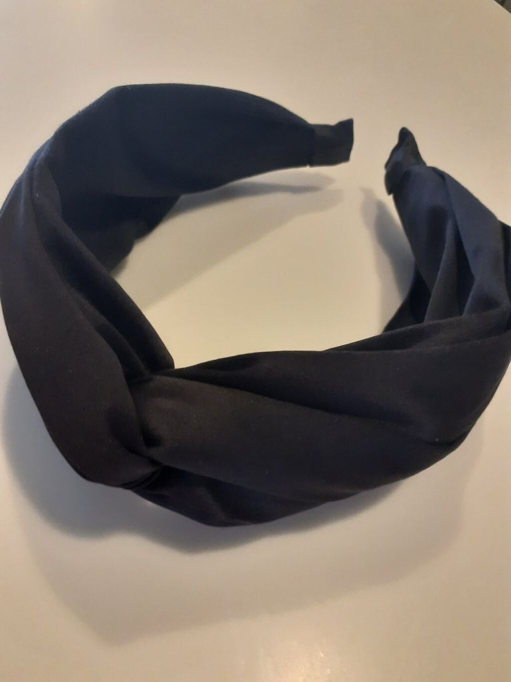 うた on LIPS 「今日は私が気に入っているヘアアクセを紹介します。黒のカチューシ..」(3枚目)