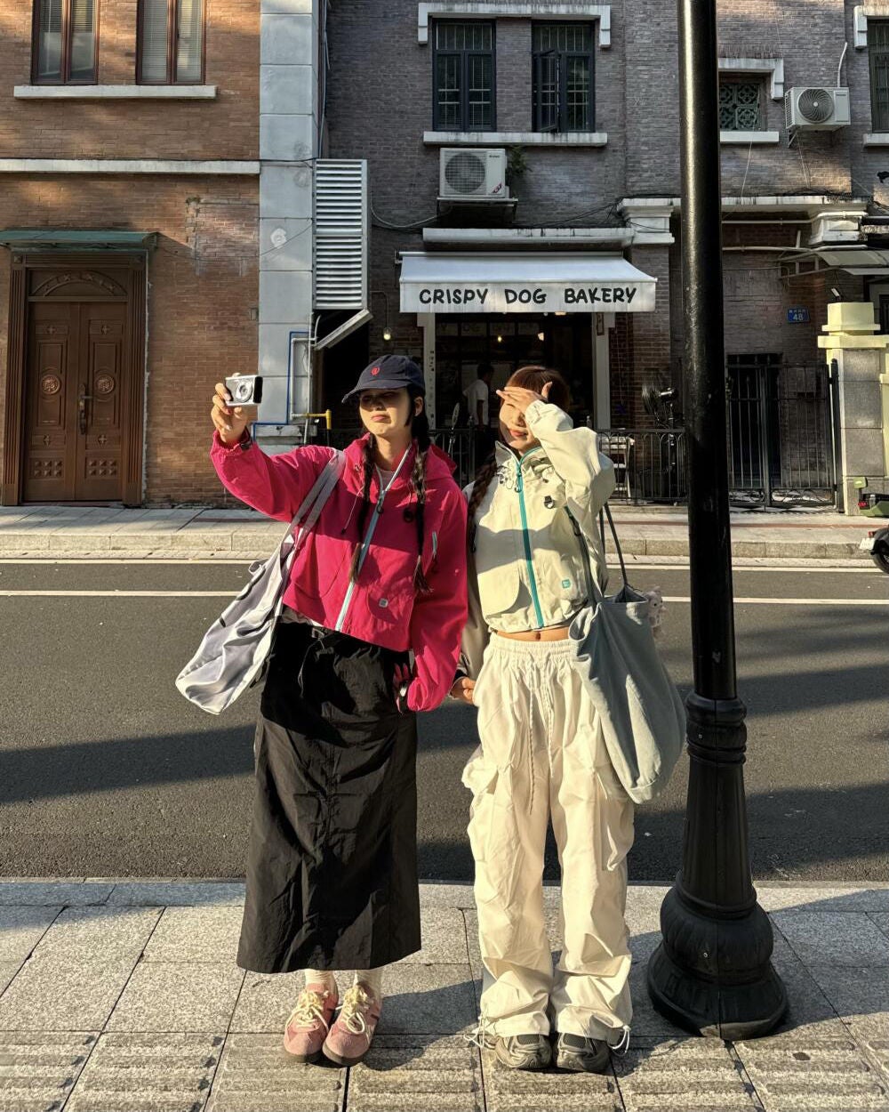 ひとみ on LIPS 「本当に親友と一緒に秋冬を過ごすのが楽しみです!!#韓国コーデ#..」(3枚目)