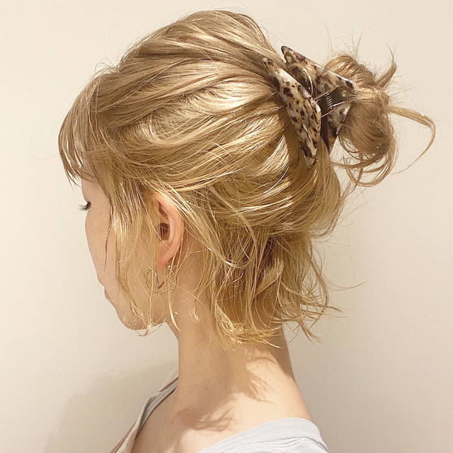 金髪のボブヘア