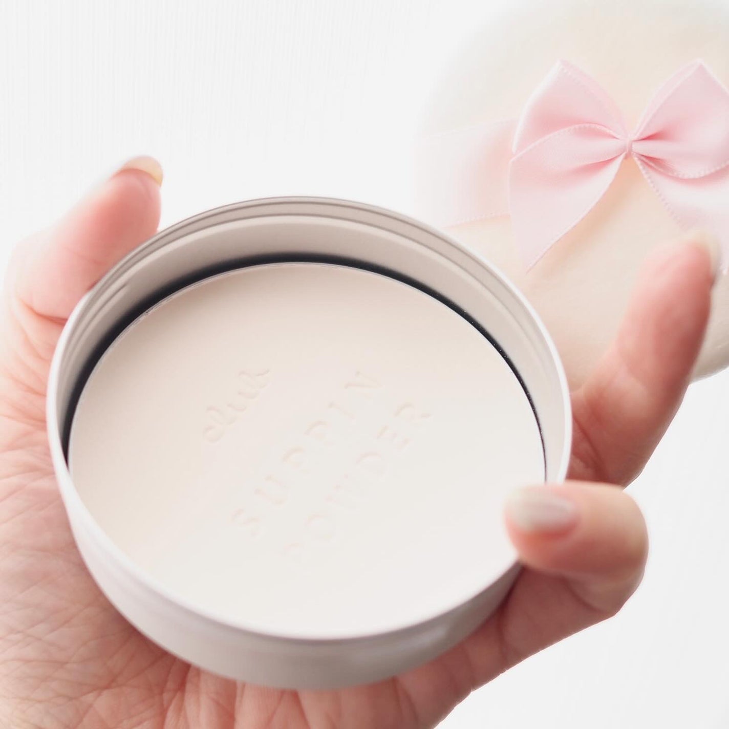 すっぴんパウダーC ピーチティの香り/クラブ/プレストパウダーを使ったクチコミ(4枚目)