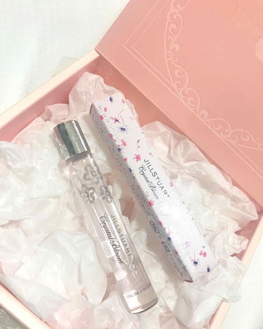 🎀JILLSTUART 🎀

✔︎クリスタルブルーム オードパルファン


持ち運びしたいので、10mlのローラーボールを購入しました🎈

フローラル系の爽やかな香りがします🌸

6時間程度は香りが持ち