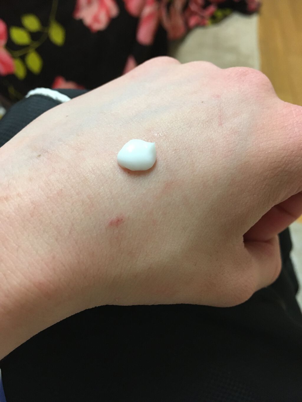 ジルスチュアート ハンドクリーム ホワイトフローラル/JILL STUART/ハンドクリームを使ったクチコミ（2枚目）