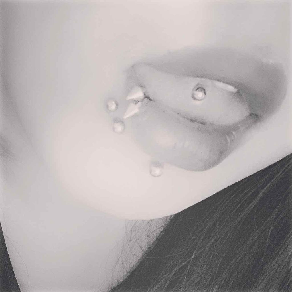 ぜろ on LIPS 「たまに急に思い出して始めるピアスここに開いてますよのコーナーピ..」(3枚目)