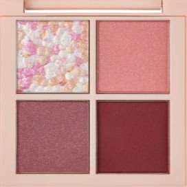 REVLON
ダズル アイシャドウ クアッド　ヴィンテージ ローズ003
¥1430

✼••┈┈••✼••┈┈••✼••┈┈••✼••┈┈••✼
商品説明
カラーイメージ:ボルドー ピンク
マルチパレット

・4つの異なる質感をミックス
