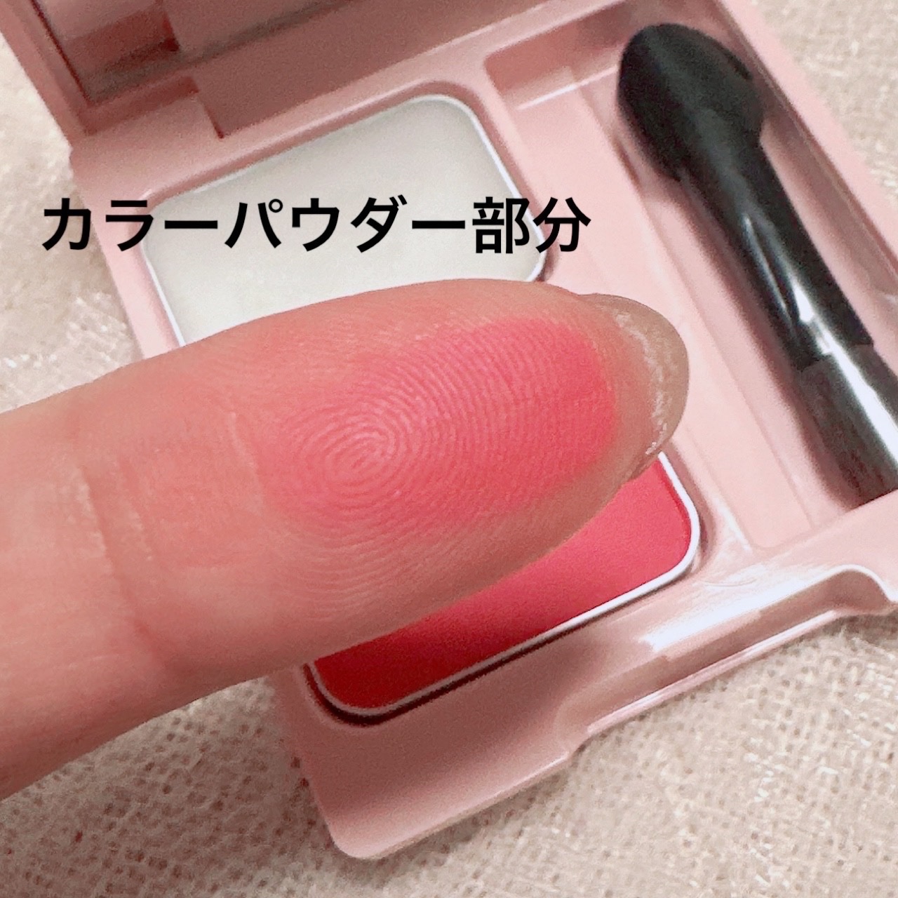 WHOMEE マットリップパウダーのクチコミ「＼パウダーがリップに⁈／
【WHOMEE マットリップパウダー】
☑️ベリータルト

バーム部.....」（3枚目）