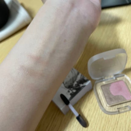 ペタル フロート アイシャドウ 04 FLORA ON SAND/to/one/アイシャドウパレットの画像