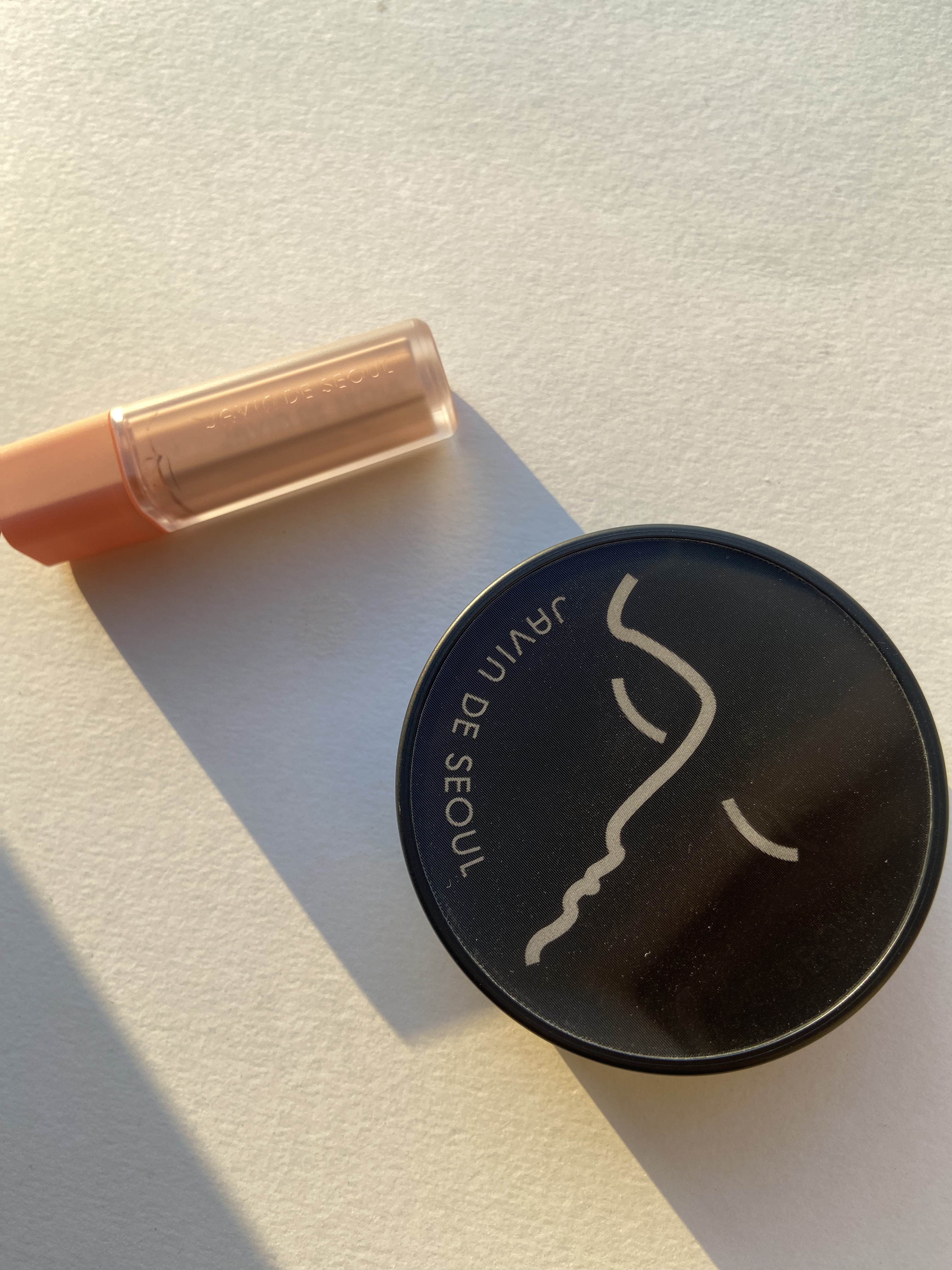 
ウィンクアイシェードプライマー
アイメイク崩れ防止処方のカラバリ豊富なプライマー
カラバリ豊富でピタッと密着して目元の陰影を演出
⁡
陰影アイメイクで自然なデカ目メイクが理想
リキッドタイプなので陰影がつけやすく、
プライマーとして色ム