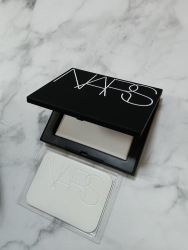 ライトリフレクティングセッティングパウダー　プレスト　N 5894/NARS/プレストパウダーを使ったクチコミ（3枚目）