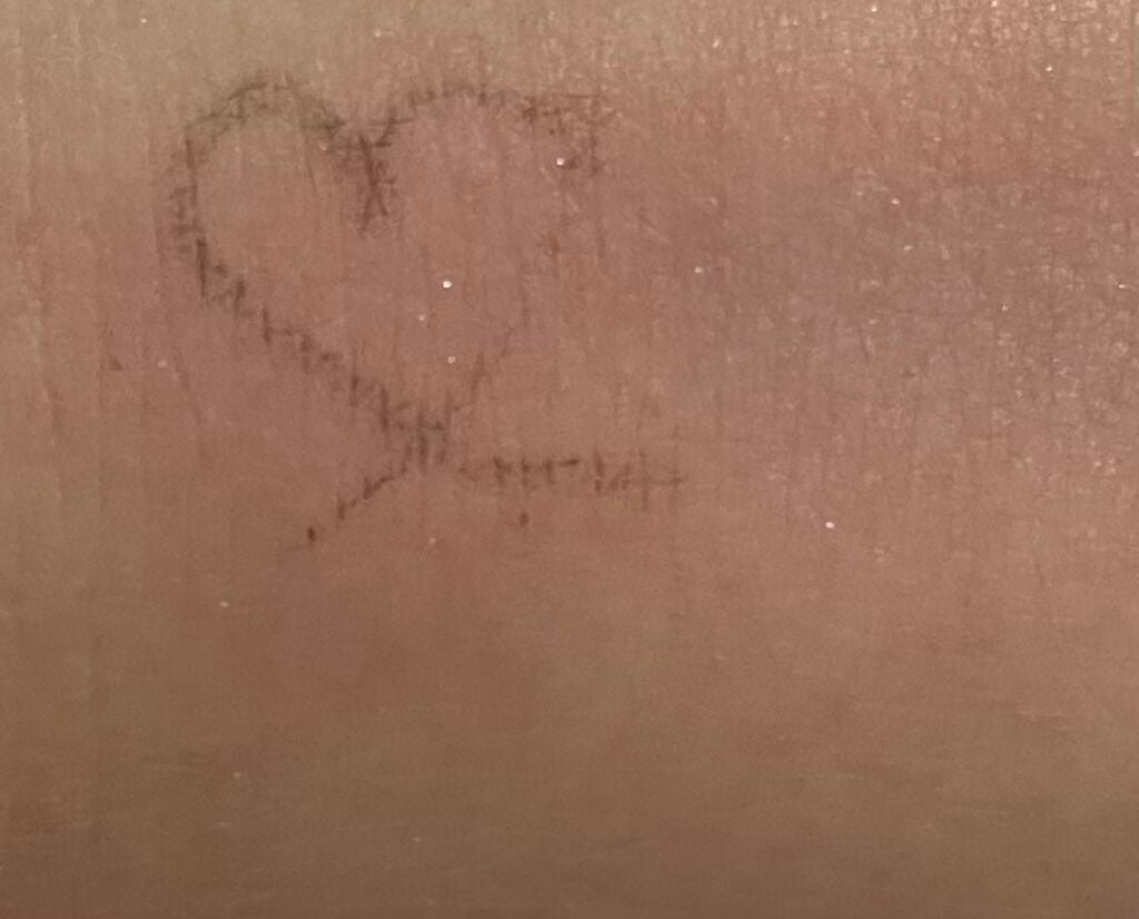 スキルレスライナー/LUMIURGLAS/リキッドアイライナーを使ったクチコミ(4枚目)