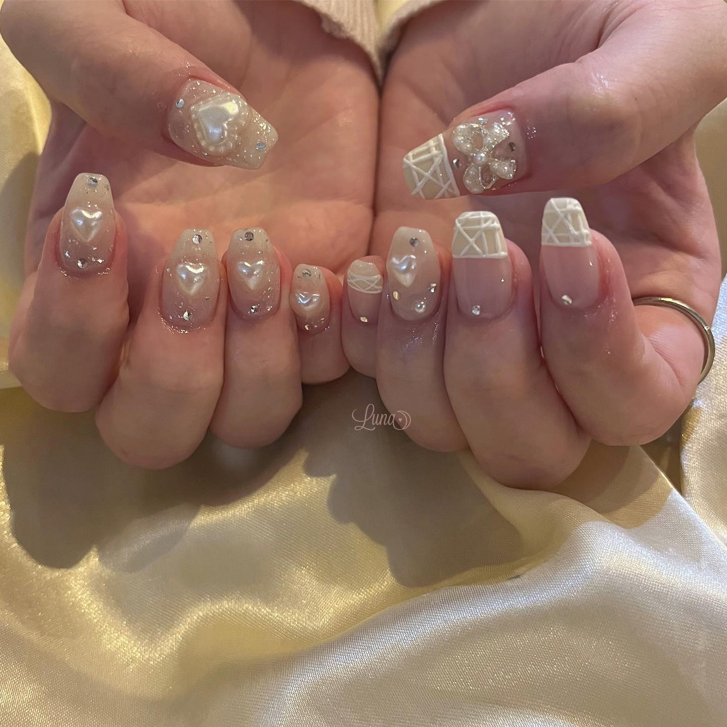 #ジェルネイル,#ワンカラーネイル,#ニュアンスネイル,#うるうるネイル,#ちゅるんネイル,#シンプルネイル,#パーツネイル,#透け感ネイル,#クリアネイル,#ぷっくりネイル,#ちぐはぐネイル,#韓国ネイル,#きらきらネイル,#うるつやネイル,#フレンチガーリーネイル,#冬ネイル,#アイボリーネイル,#フレンチネイルのネイルデザイン